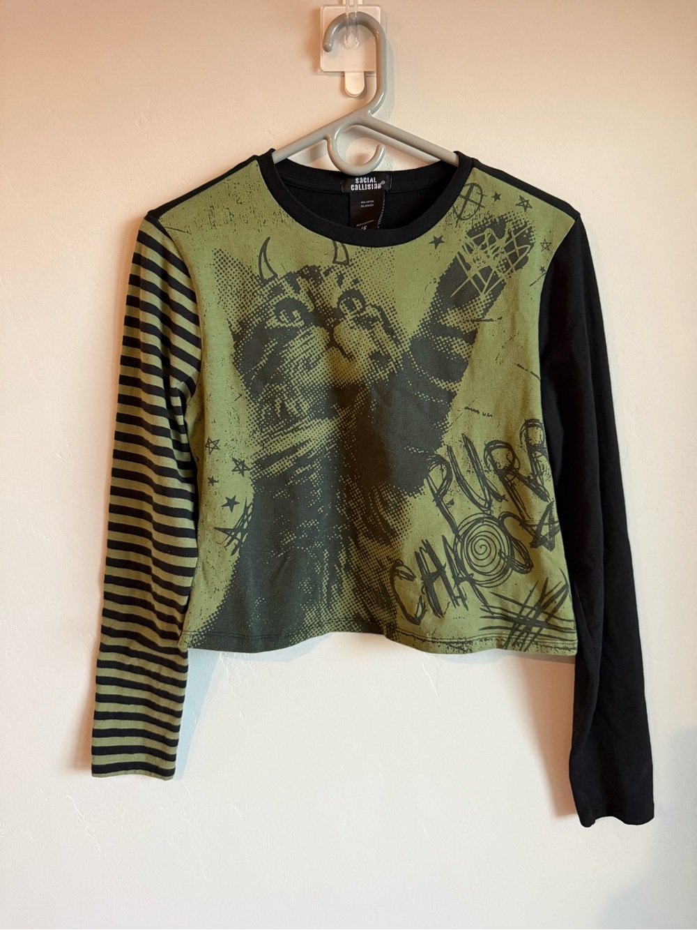 Social Collision Black & Green Grunge Cat Girls Long-Sleeve Top